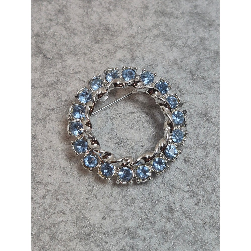 Vintage Silver Tone Light Blue Rhinestone Wreath Brooch Pin Circle Twisted Rope